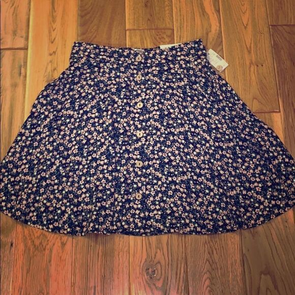 NWT Dark Floral button down mini skirt. Size XS - Picture 1 of 9